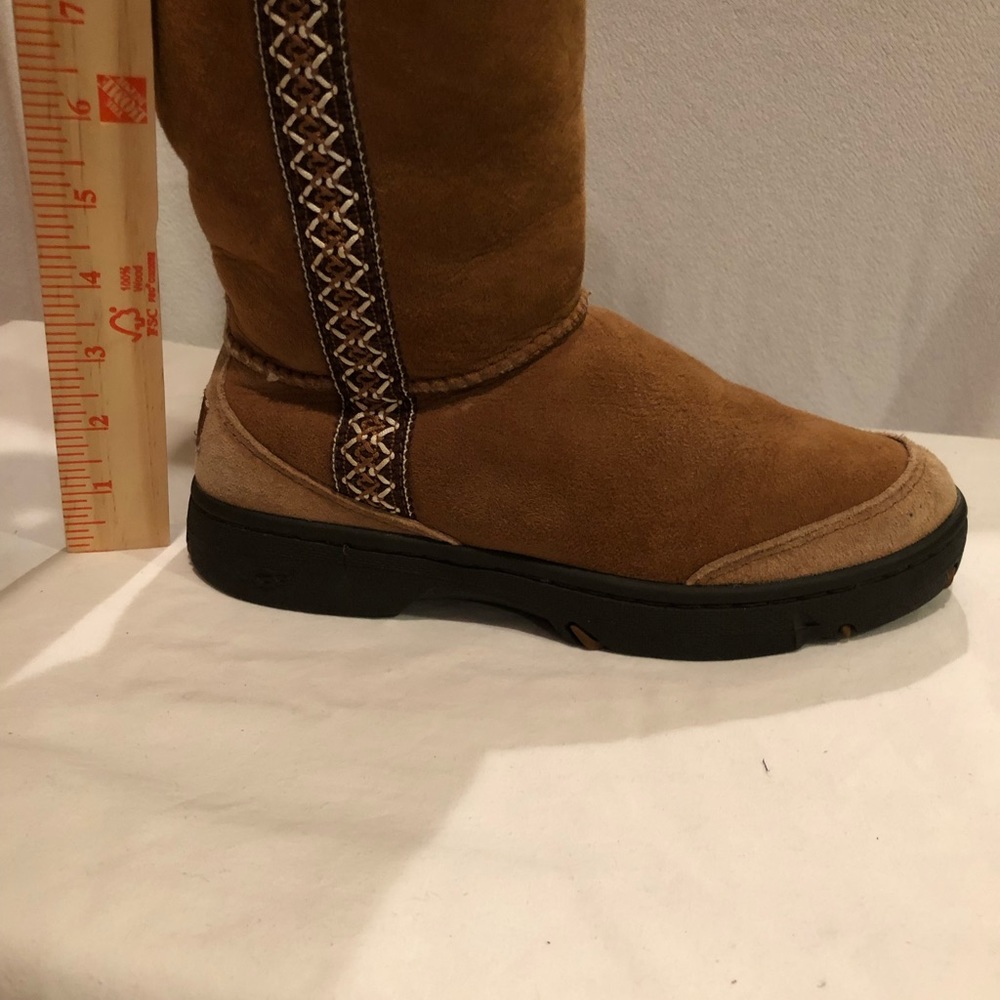UGGS, authentic, women’s size 7 - Picture 3 of 7